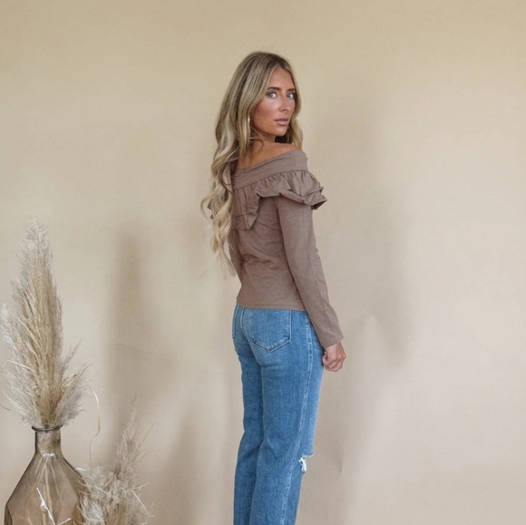 Lumière Off The Shoulder Ruffled Top NWT - Picture 2 of 8